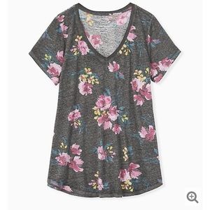 NWOT Torrid Tee Size 5 Gray Floral